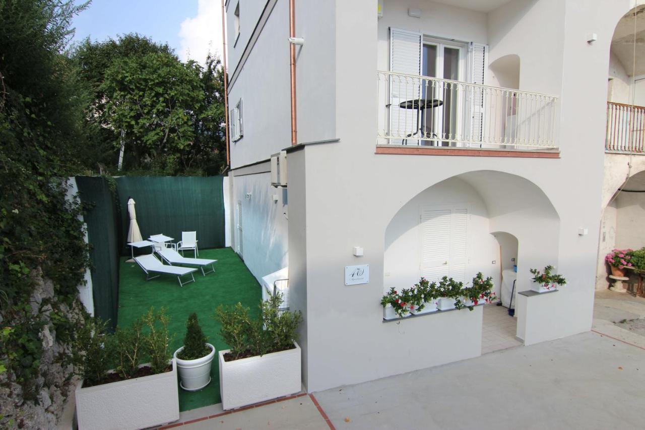 Four White Apartment *