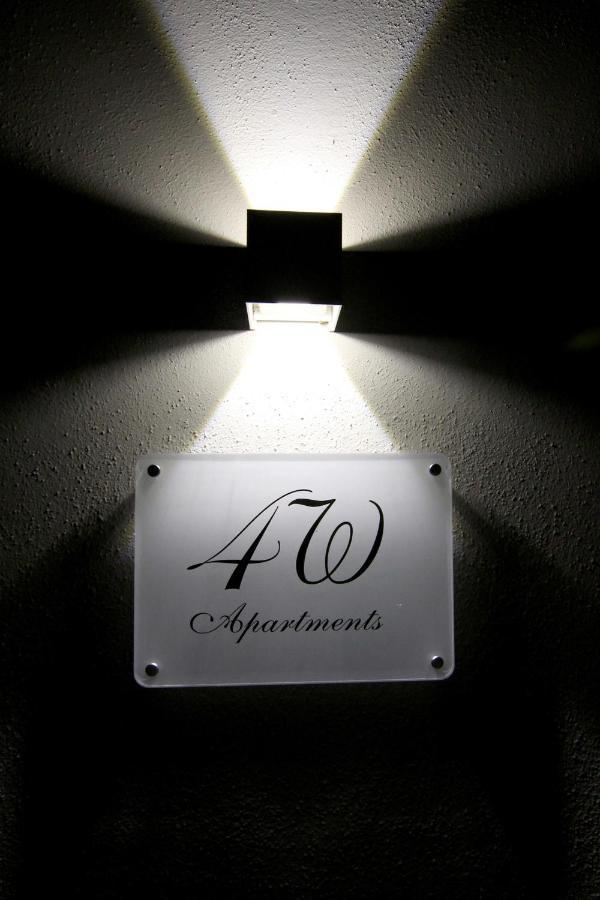 Four White Apartment