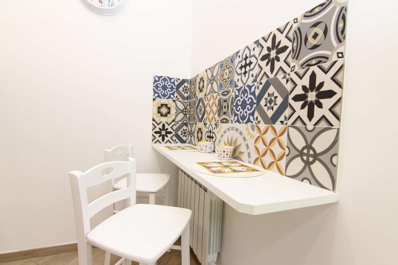 Four White Apartment *