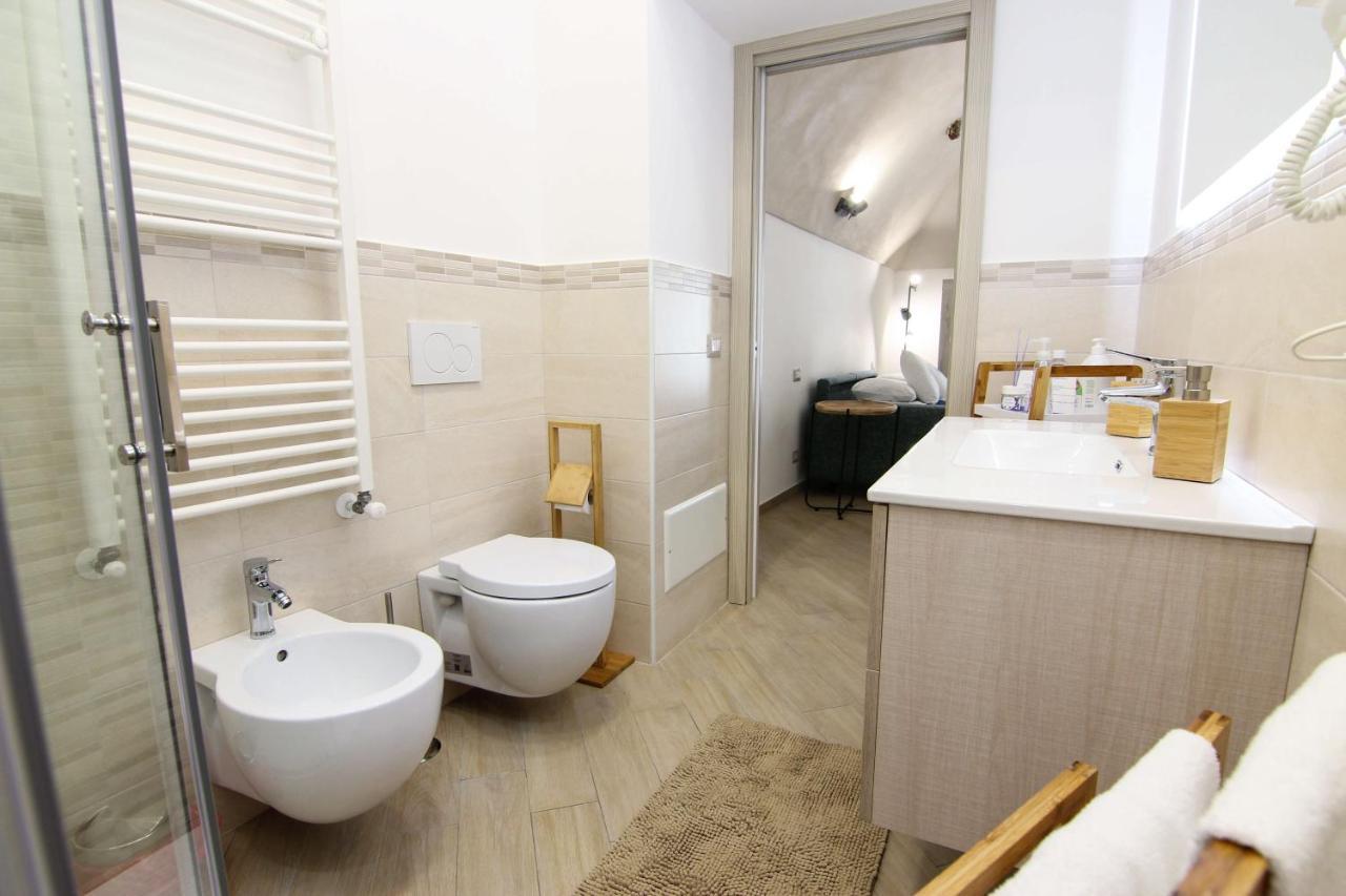 Four White Apartment