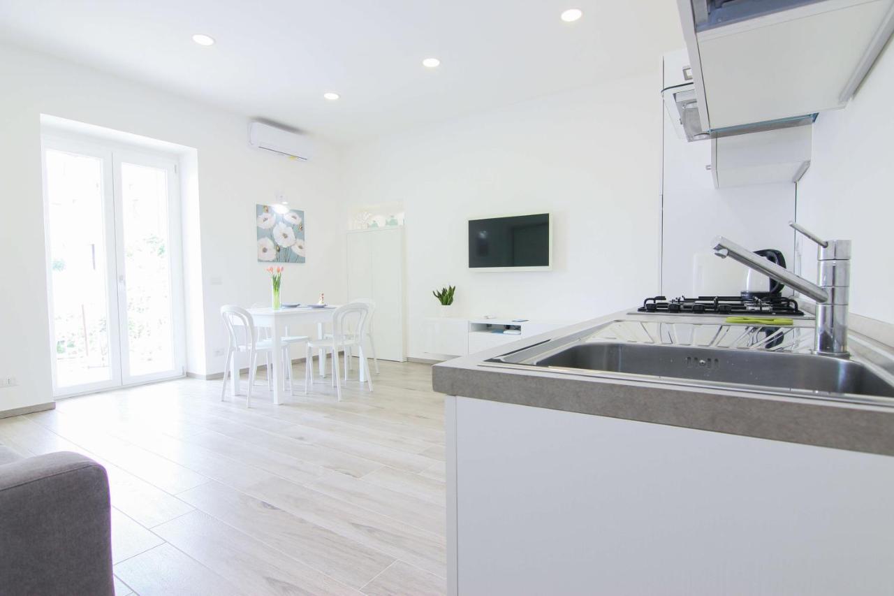 Four White Apartment