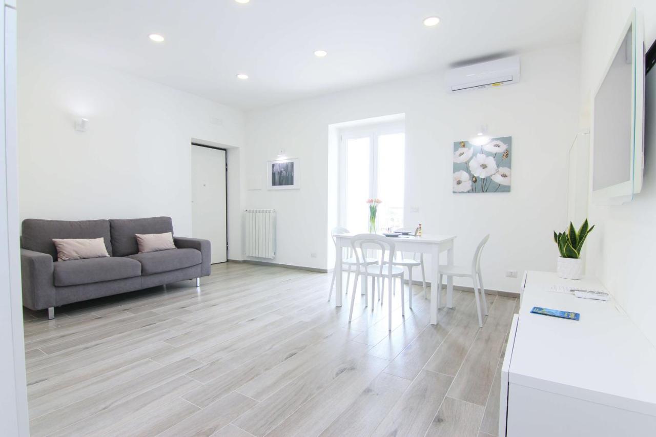 Four White Apartment Agerola