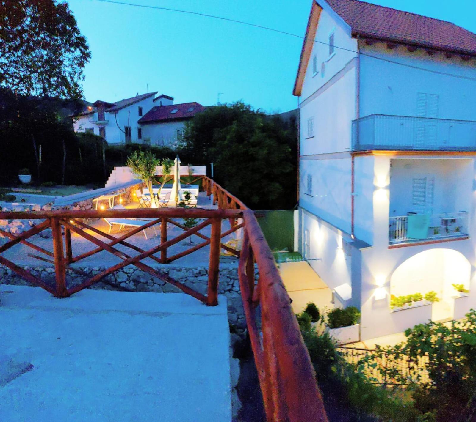 Four White Apartment