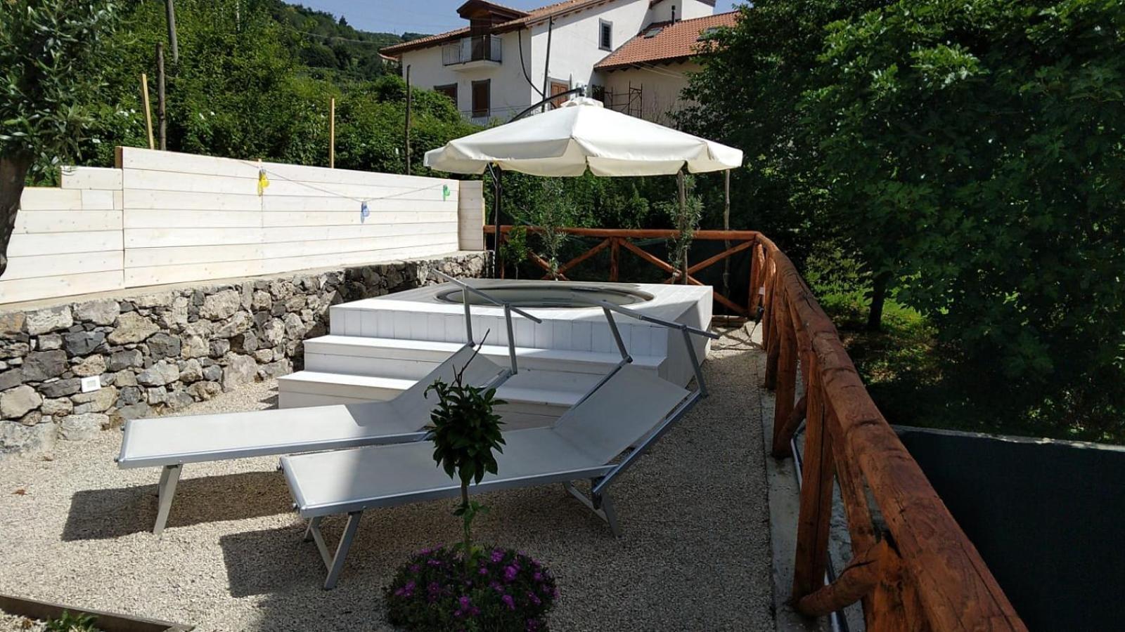Four White Apartment Agerola